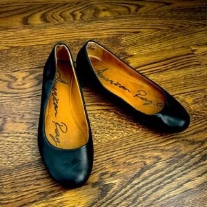 American Rag black ballet flats with cushion!